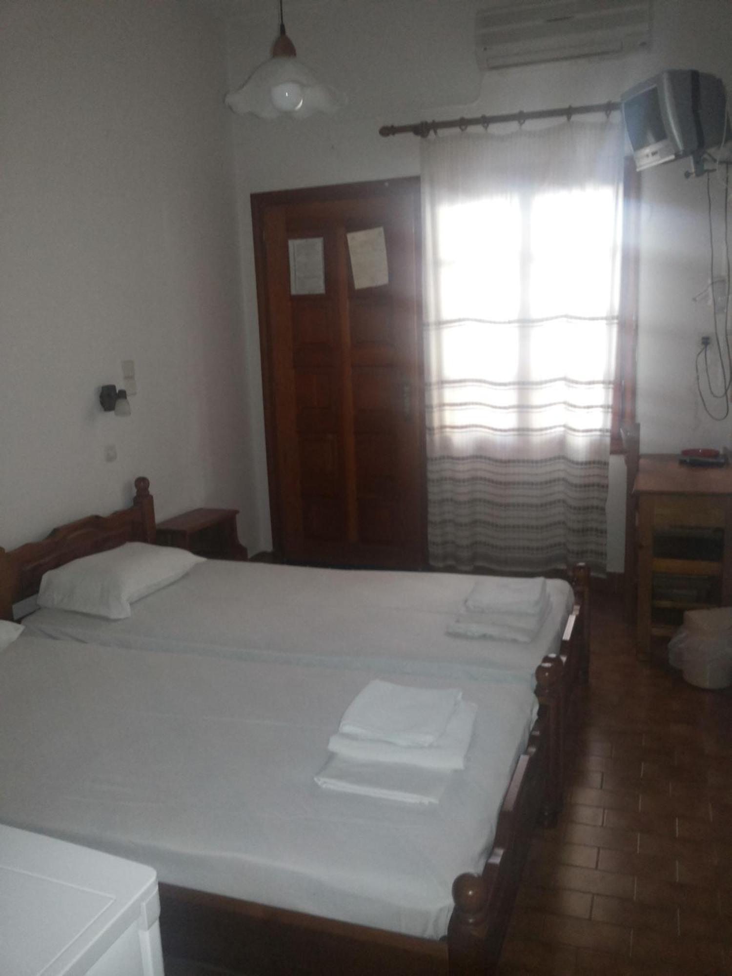 Stelios Rooms Palaiochora Habitación foto