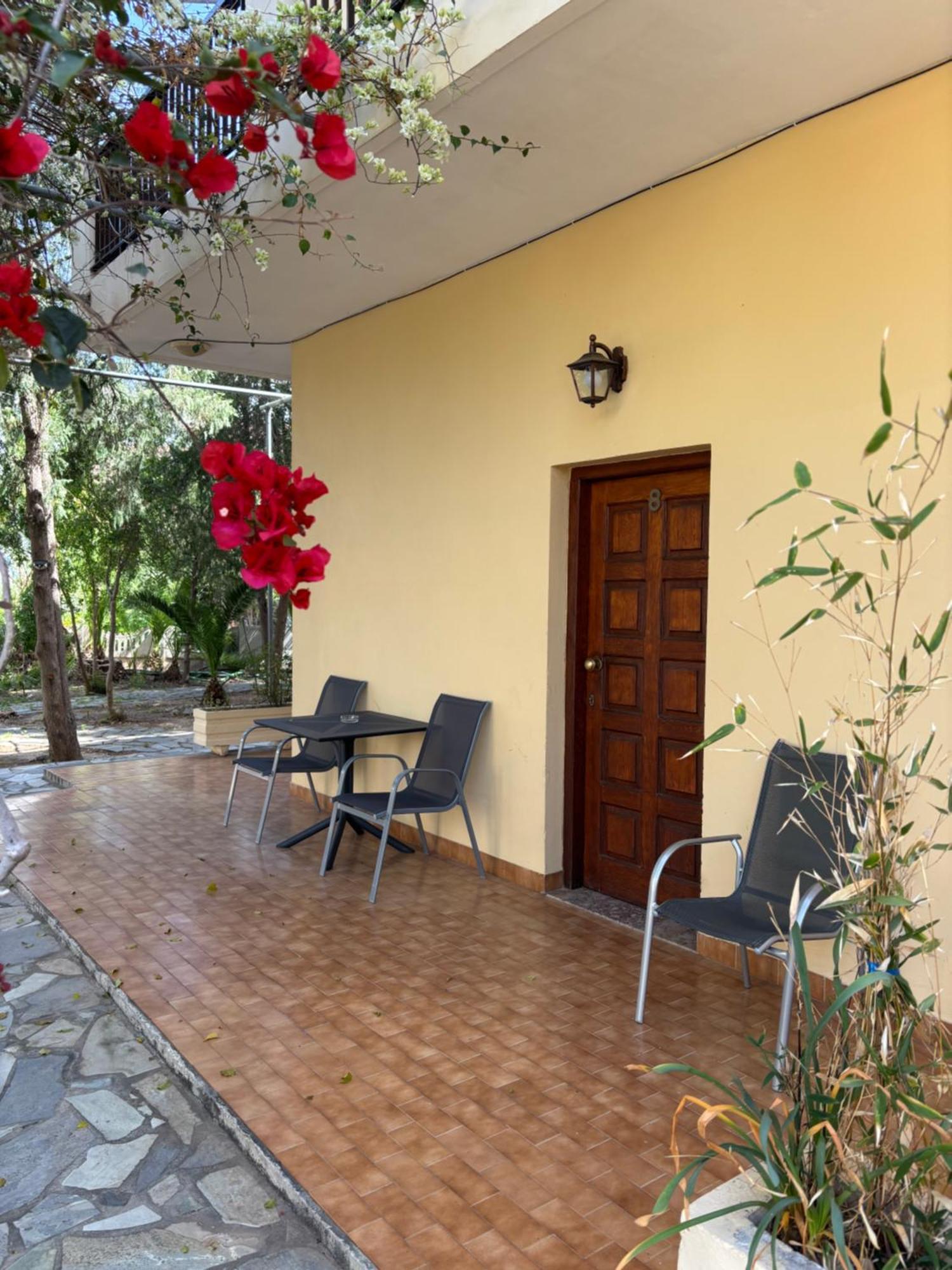 Stelios Rooms Palaiochora Exterior foto
