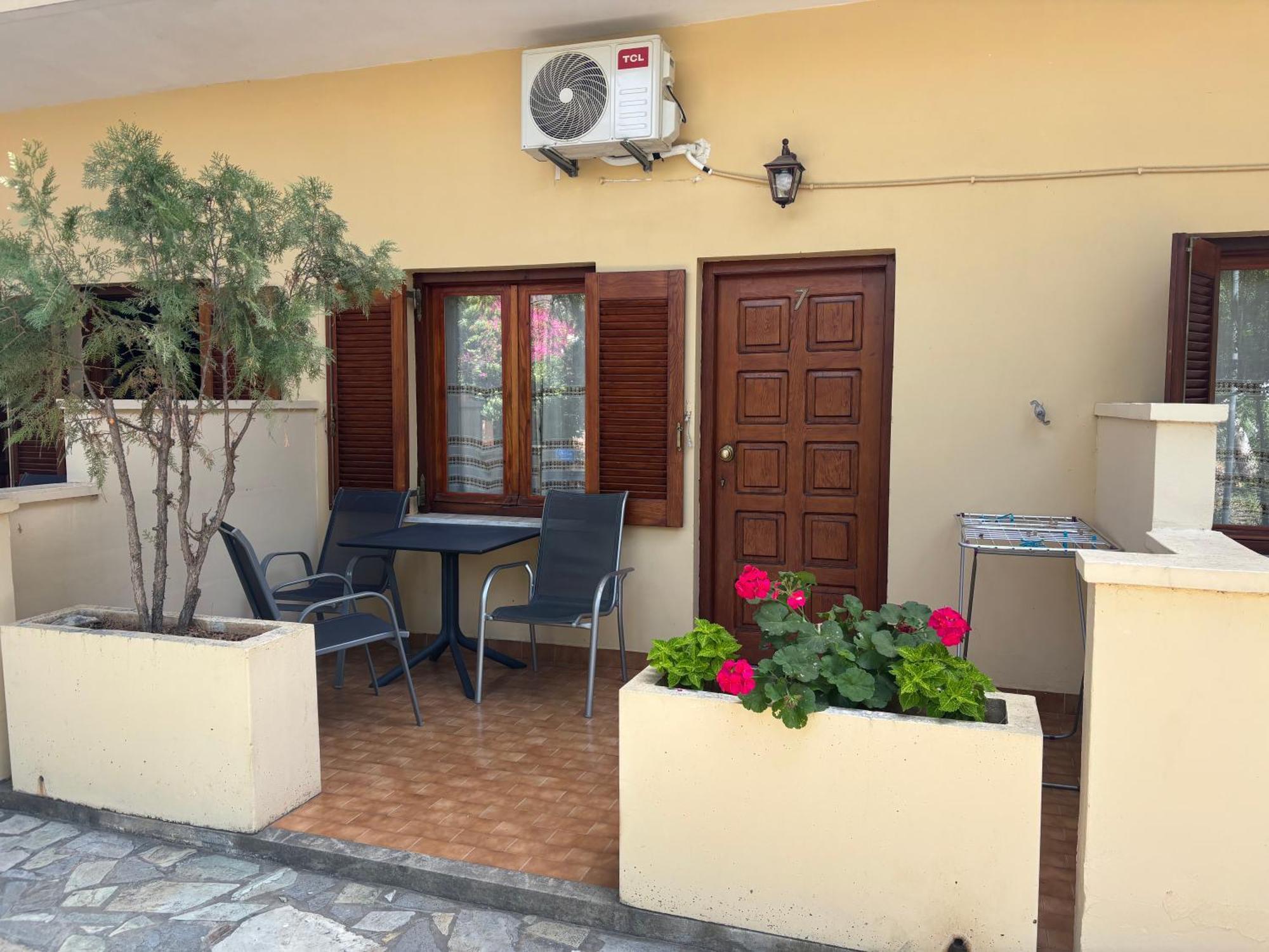 Stelios Rooms Palaiochora Exterior foto