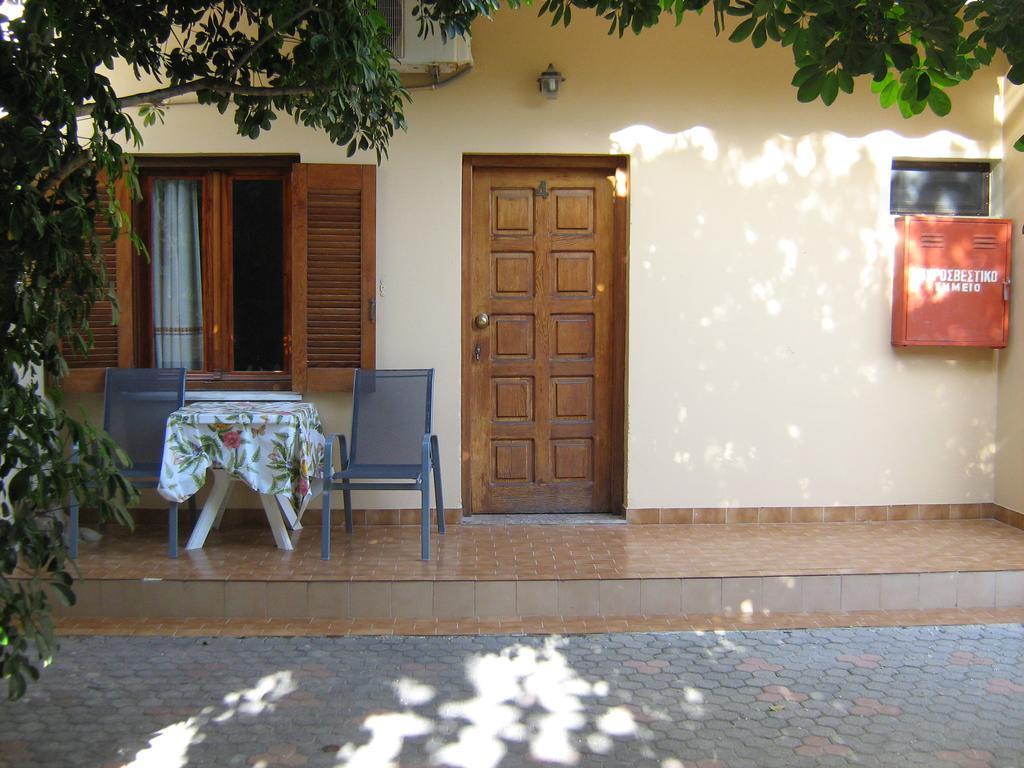 Stelios Rooms Palaiochora Exterior foto
