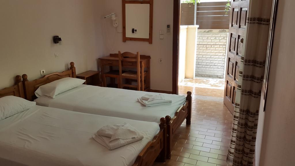 Stelios Rooms Palaiochora Exterior foto