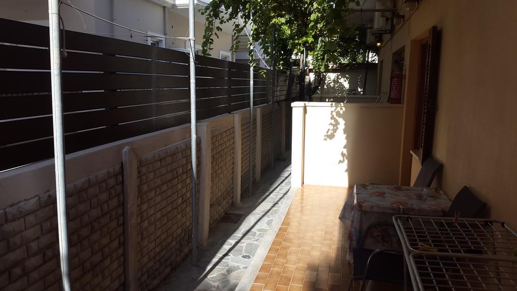 Stelios Rooms Palaiochora Exterior foto