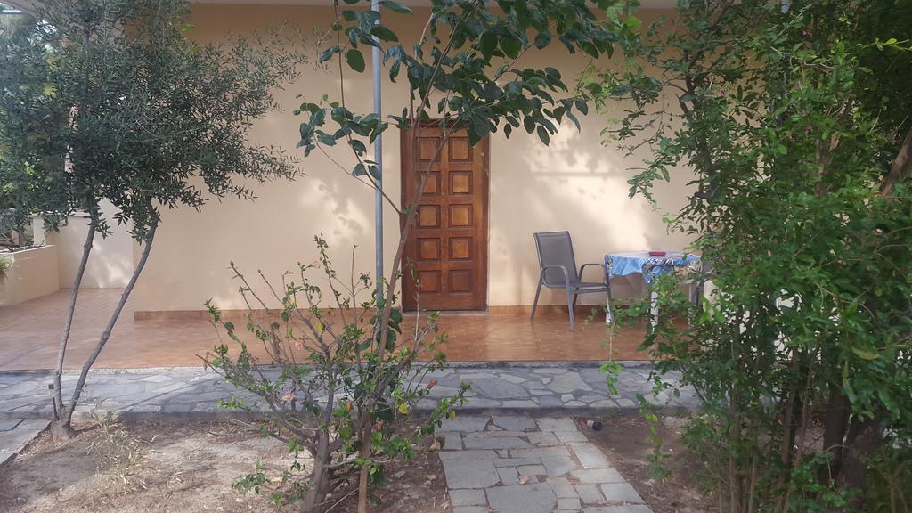 Stelios Rooms Palaiochora Exterior foto