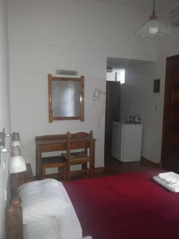 Stelios Rooms Palaiochora Exterior foto