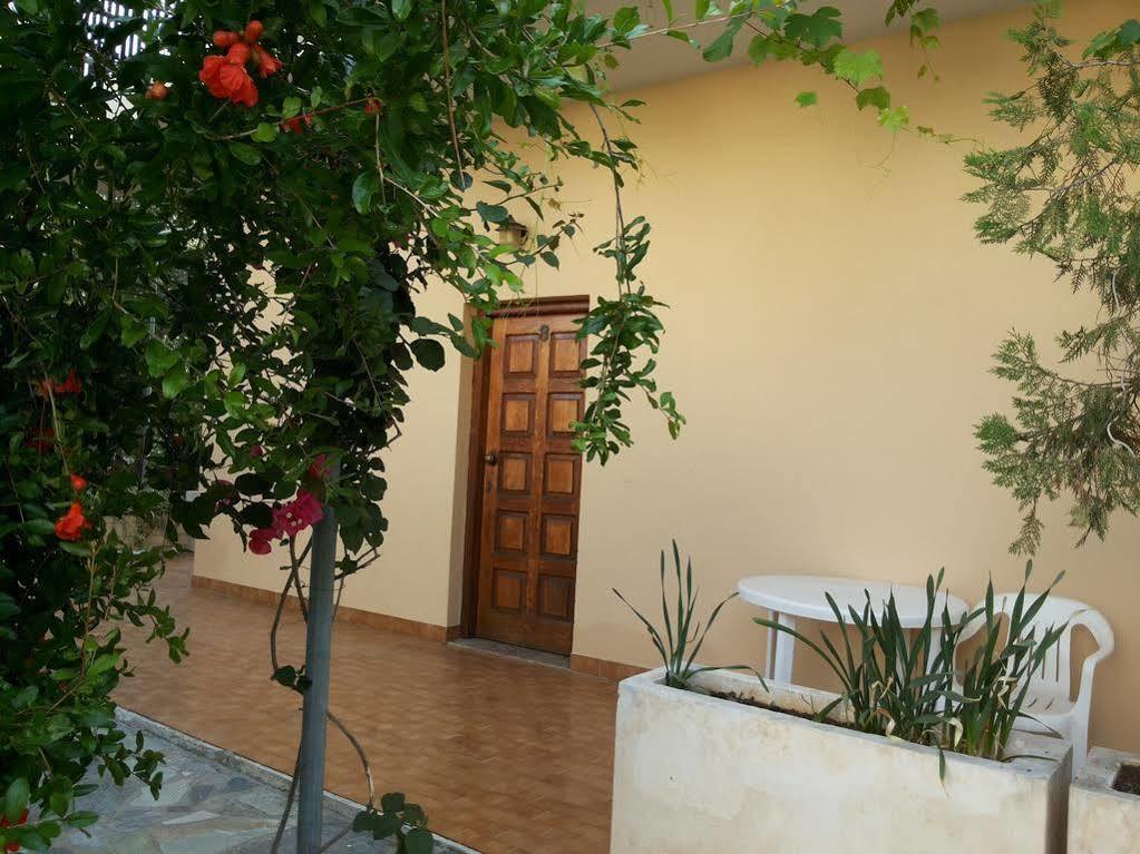 Stelios Rooms Palaiochora Exterior foto